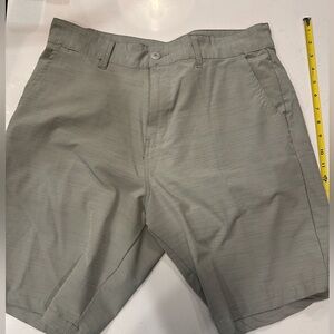 Men’s Burnside 20” Hybrid Gray Walk Shorts, size 36.